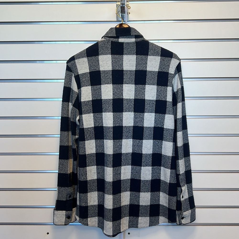 Faherty Super Soft Button Down. 62% Polyester 33%… - image 2